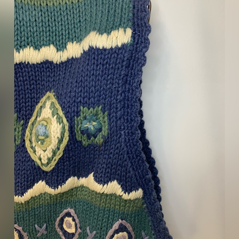 Knitted vintage V-Neck vest with flower embroidery